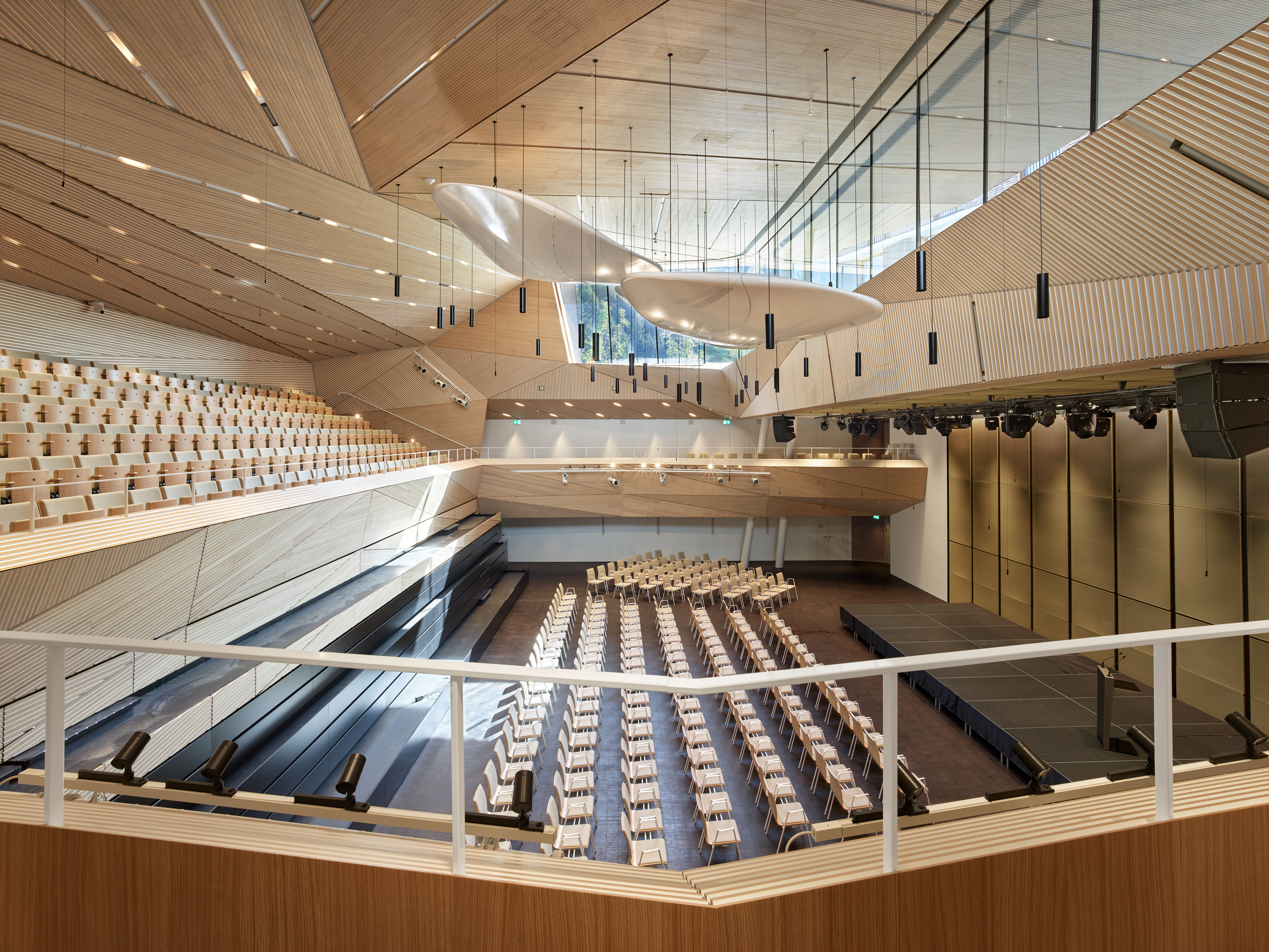 Andermatt_Reuss_Concerthall_Architekture_2019_Roland-Halbe.jpg