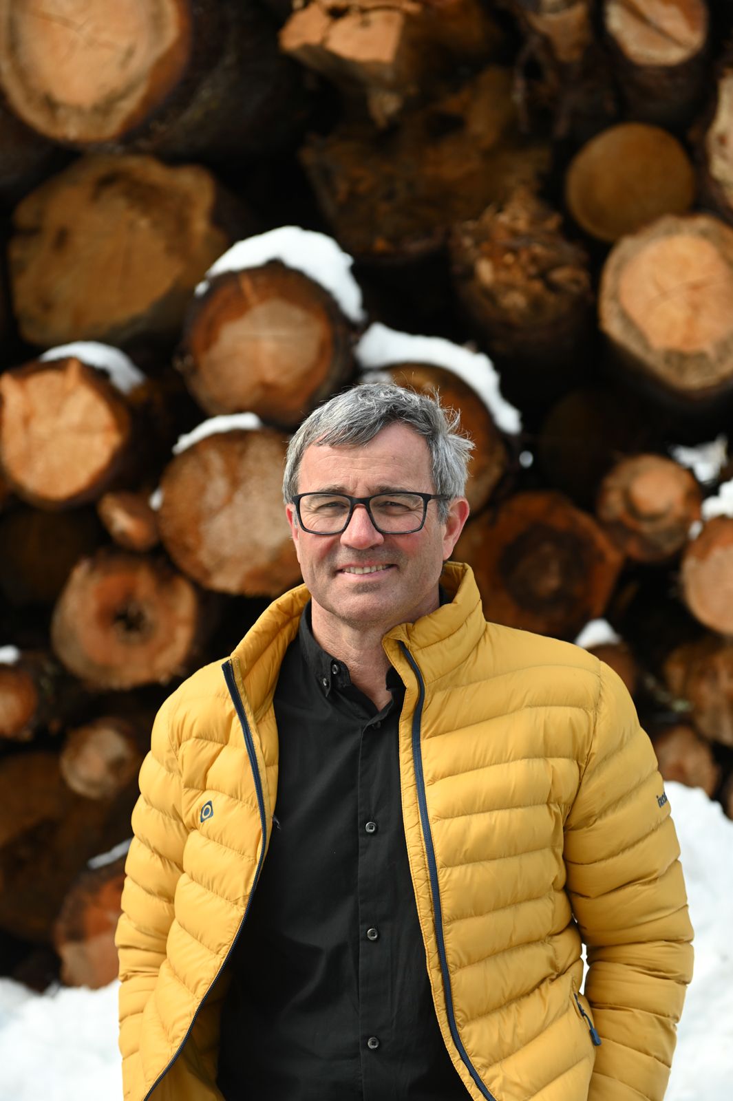 Holzfeuer ist für Markus Dittli eine emotionale Angelegenheit. Der Urner ist Chef im Holzschnitzelkraftwerk Göschenen, das sämtliche Gebäude von Andermatt Swiss Alps heizt und mit Warmwasser versorgt.