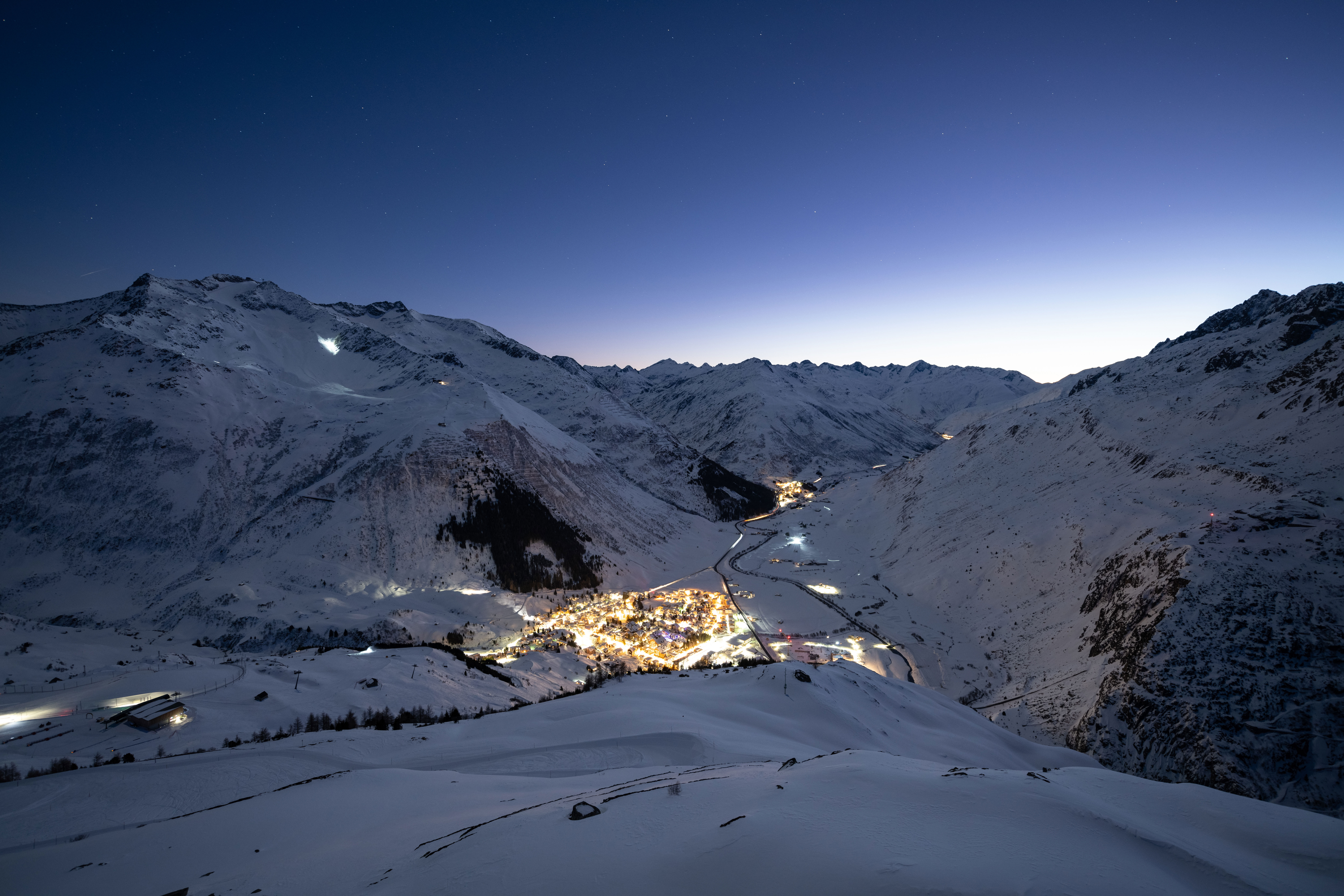 Andermatt_Ursern_Valley_Winter_2022_Valentin_Luthiger_04.jpg
