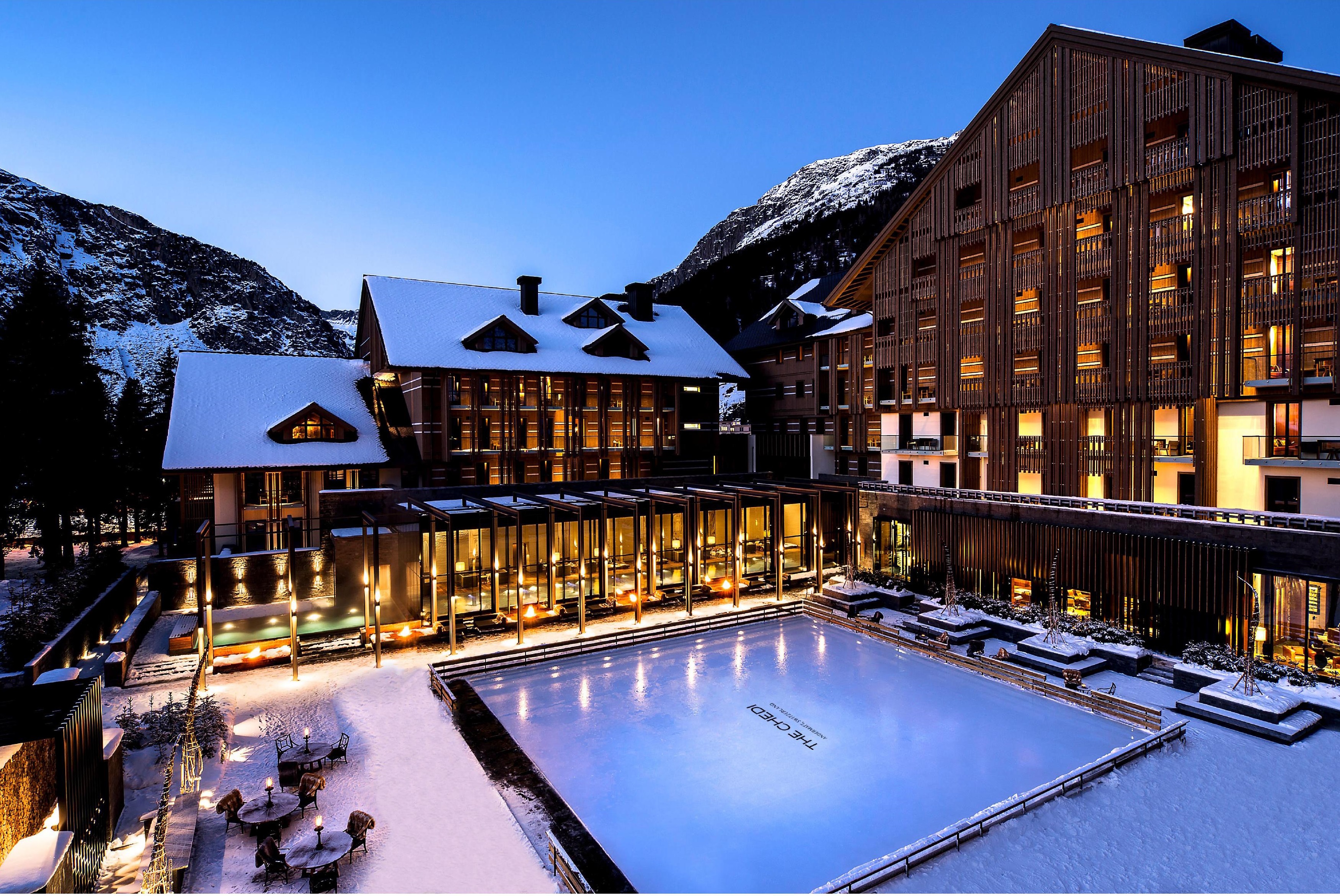 The_Chedi_Andermatt_Courtyard_Icefiled_Reto_Guntli.jpg