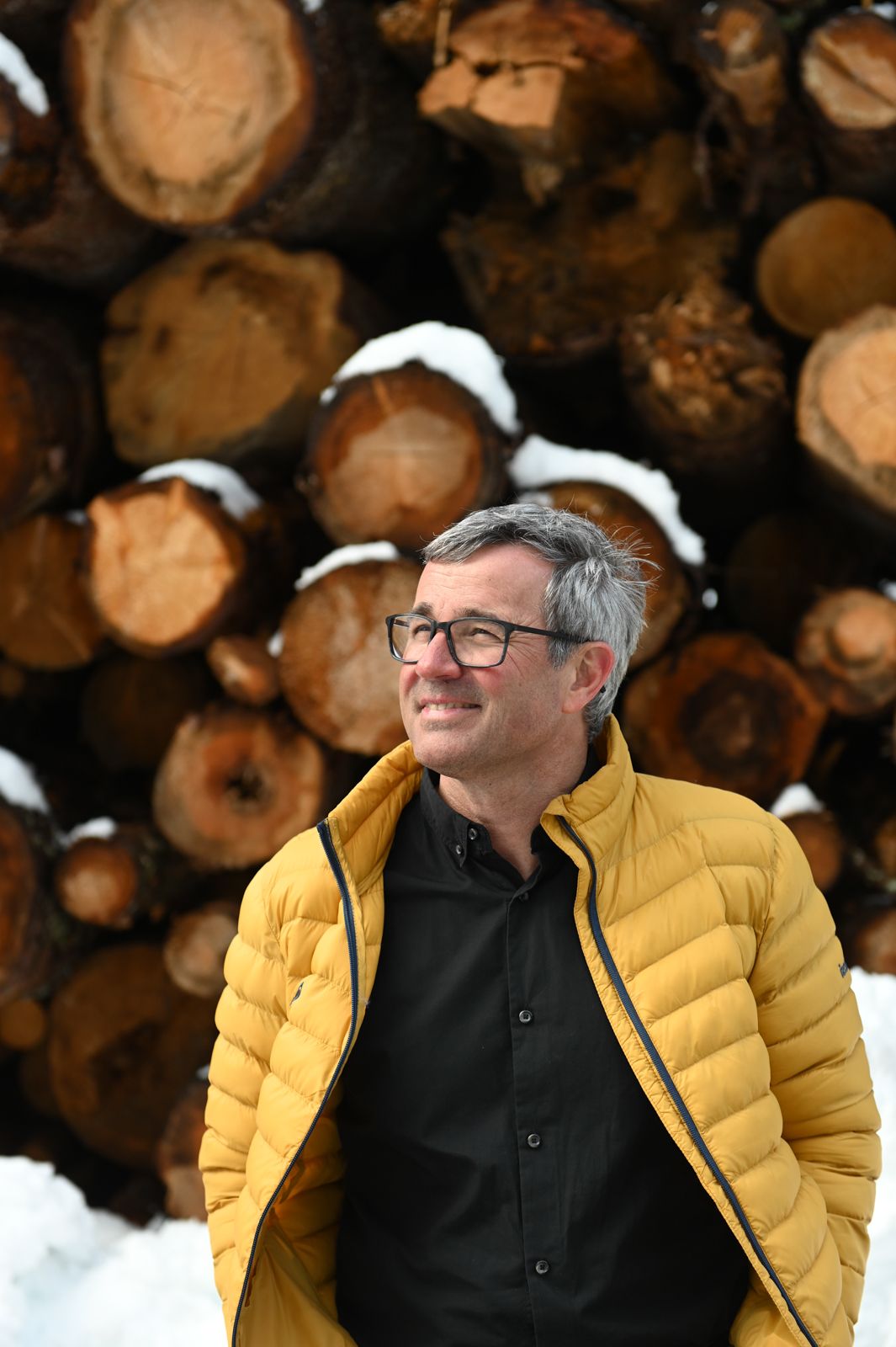 Holzfeuer ist für Markus Dittli eine emotionale Angelegenheit. Der Urner ist Chef im Holzschnitzelkraftwerk Göschenen, das sämtliche Gebäude von Andermatt Swiss Alps heizt und mit Warmwasser versorgt.