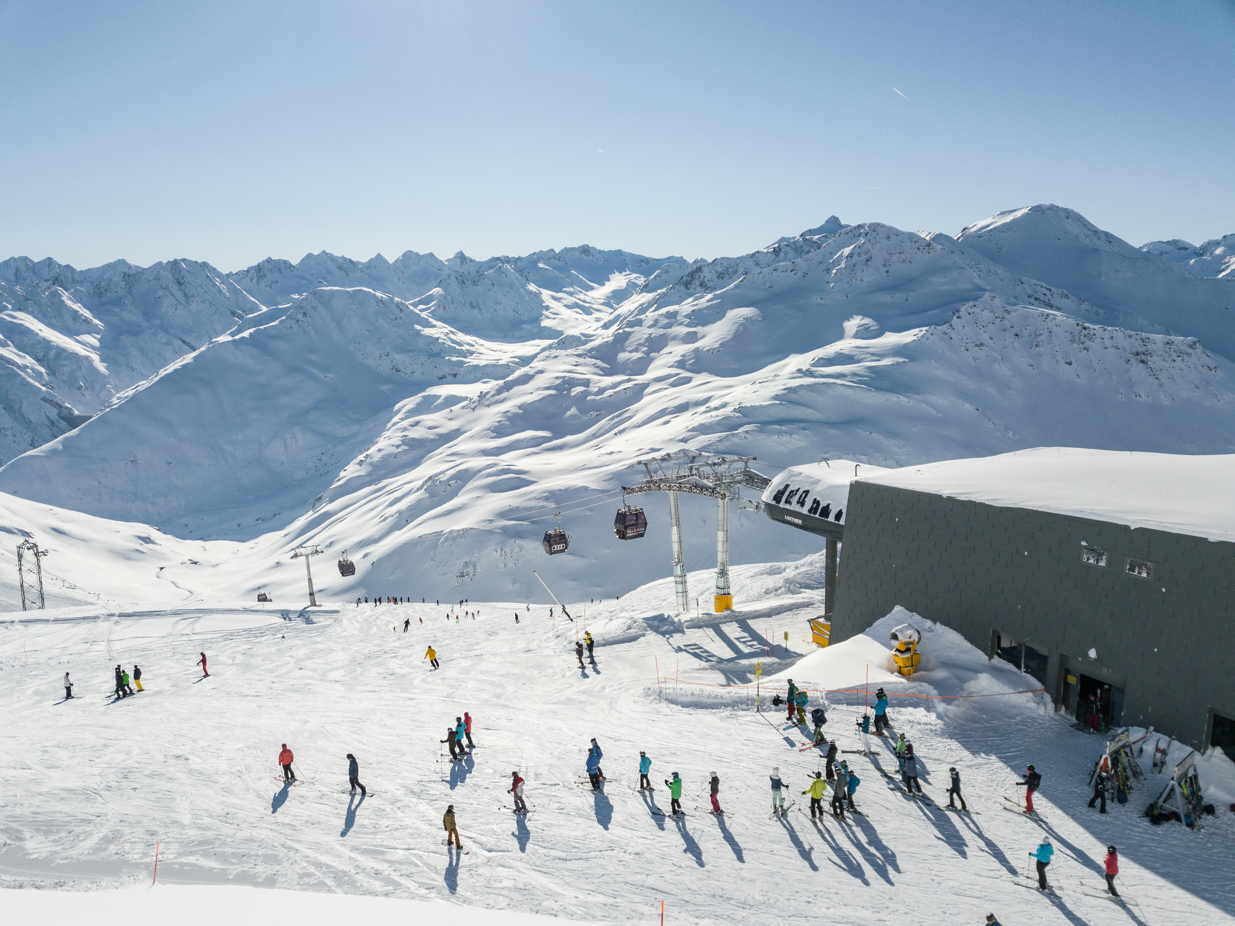 Andermatt_Skiing_Schneehuenerstock_2019_Valentin_Luthiger.jpg