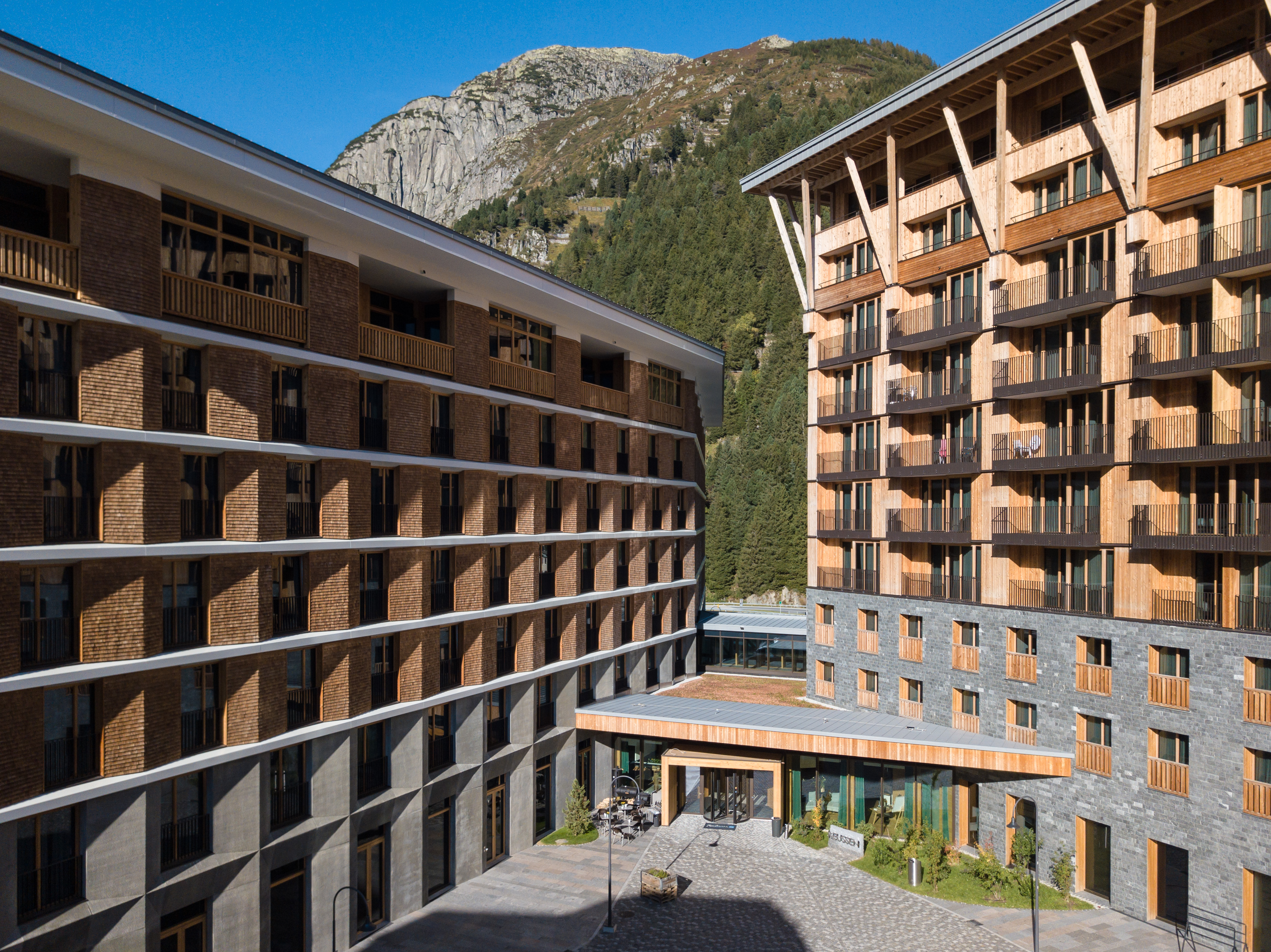 Andermatt_Reuss_Radisson_Blu_Reussen_2020_Valentin_Luthiger.jpg