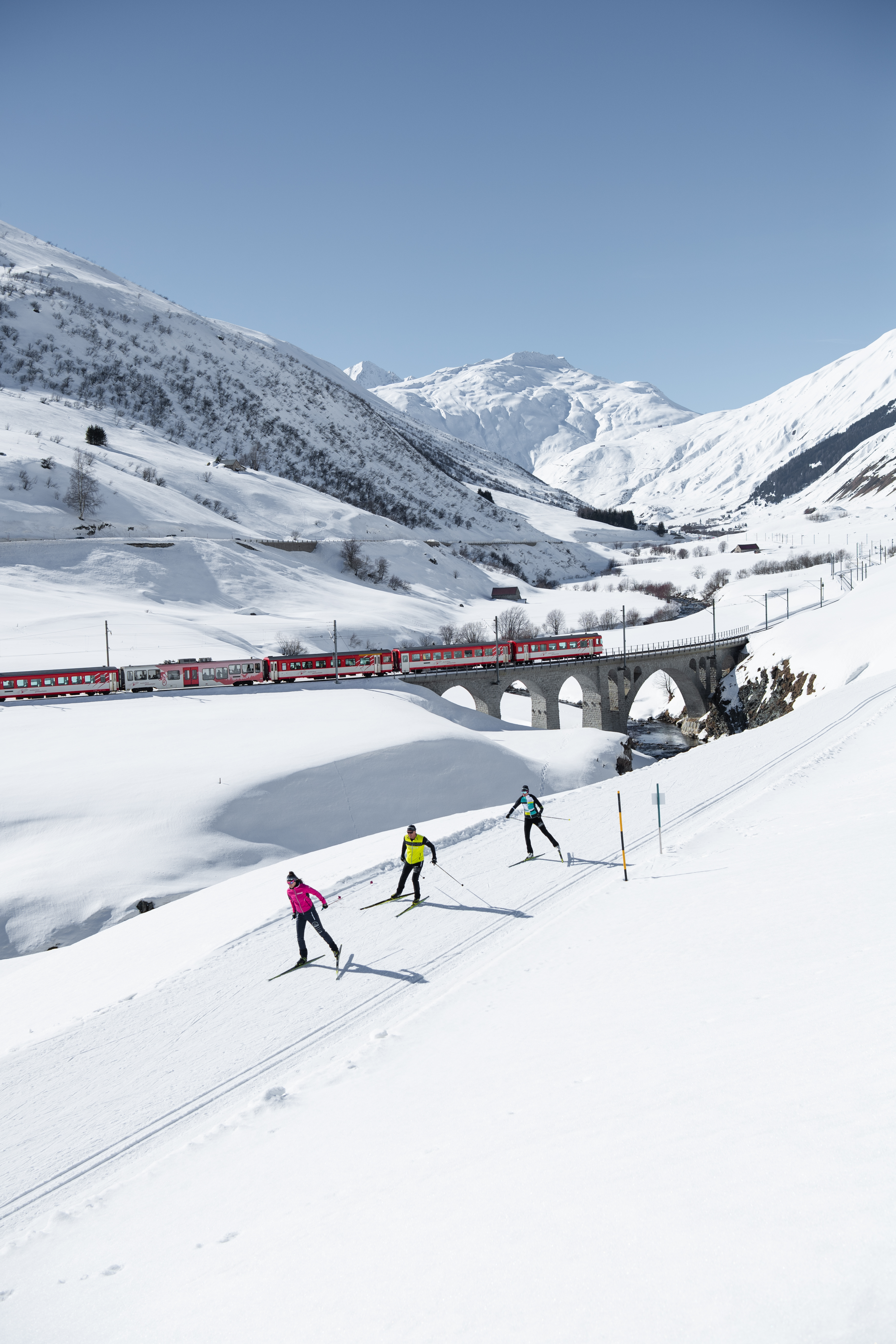 Cross_Country_Skiing_Ursern_Valley_2021_Valentin Luthiger.jpg